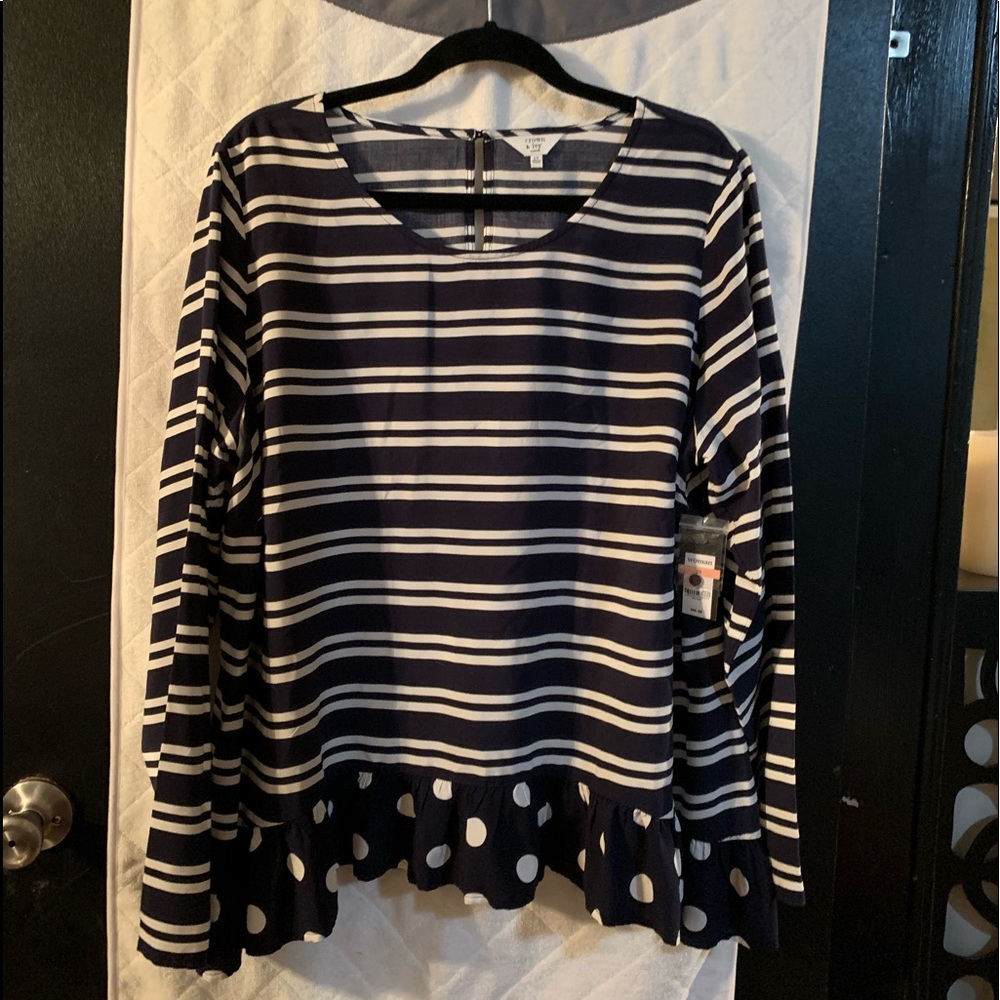 2x Crown & Ivy top